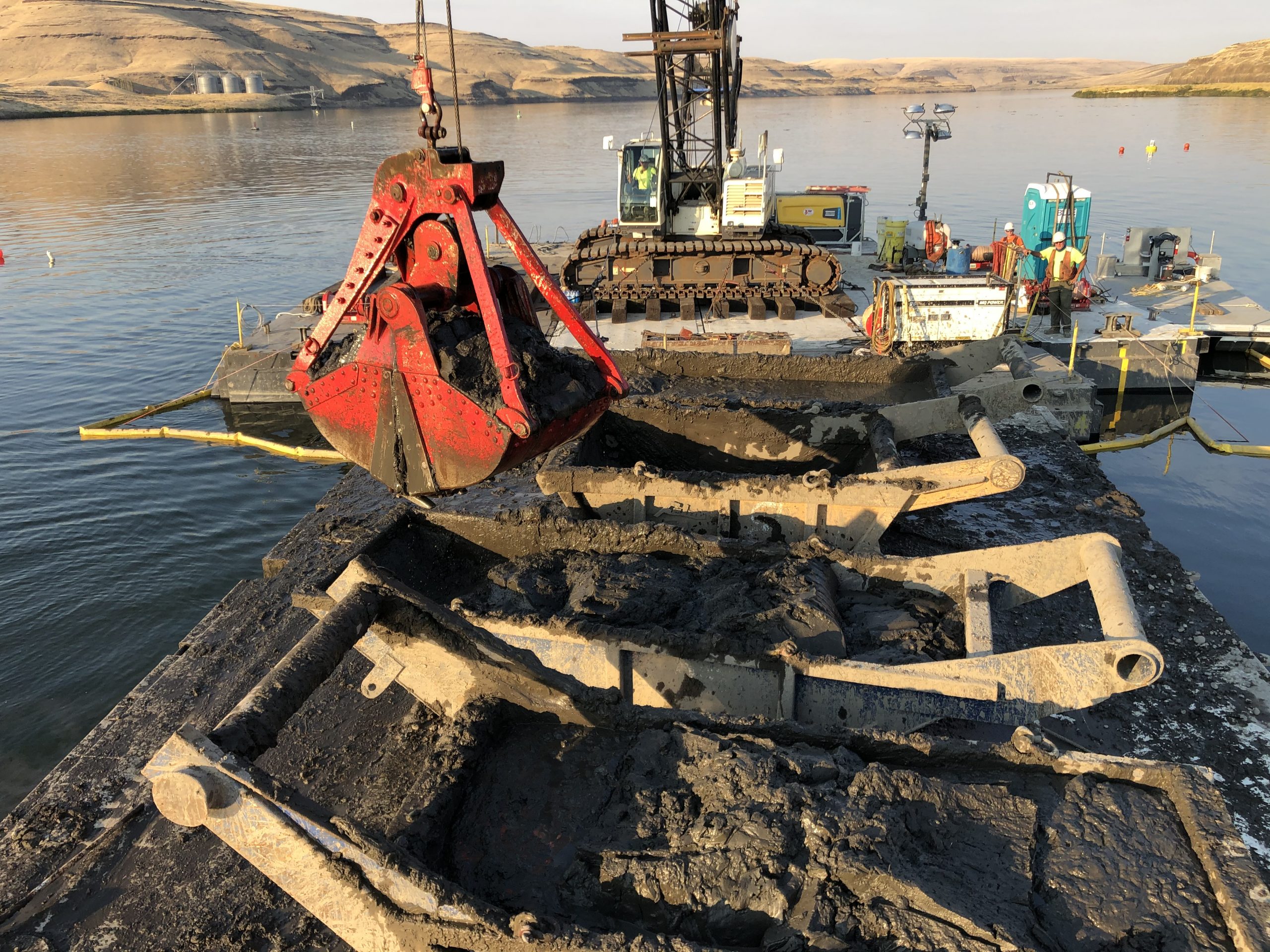 Lower Monumental dredging b