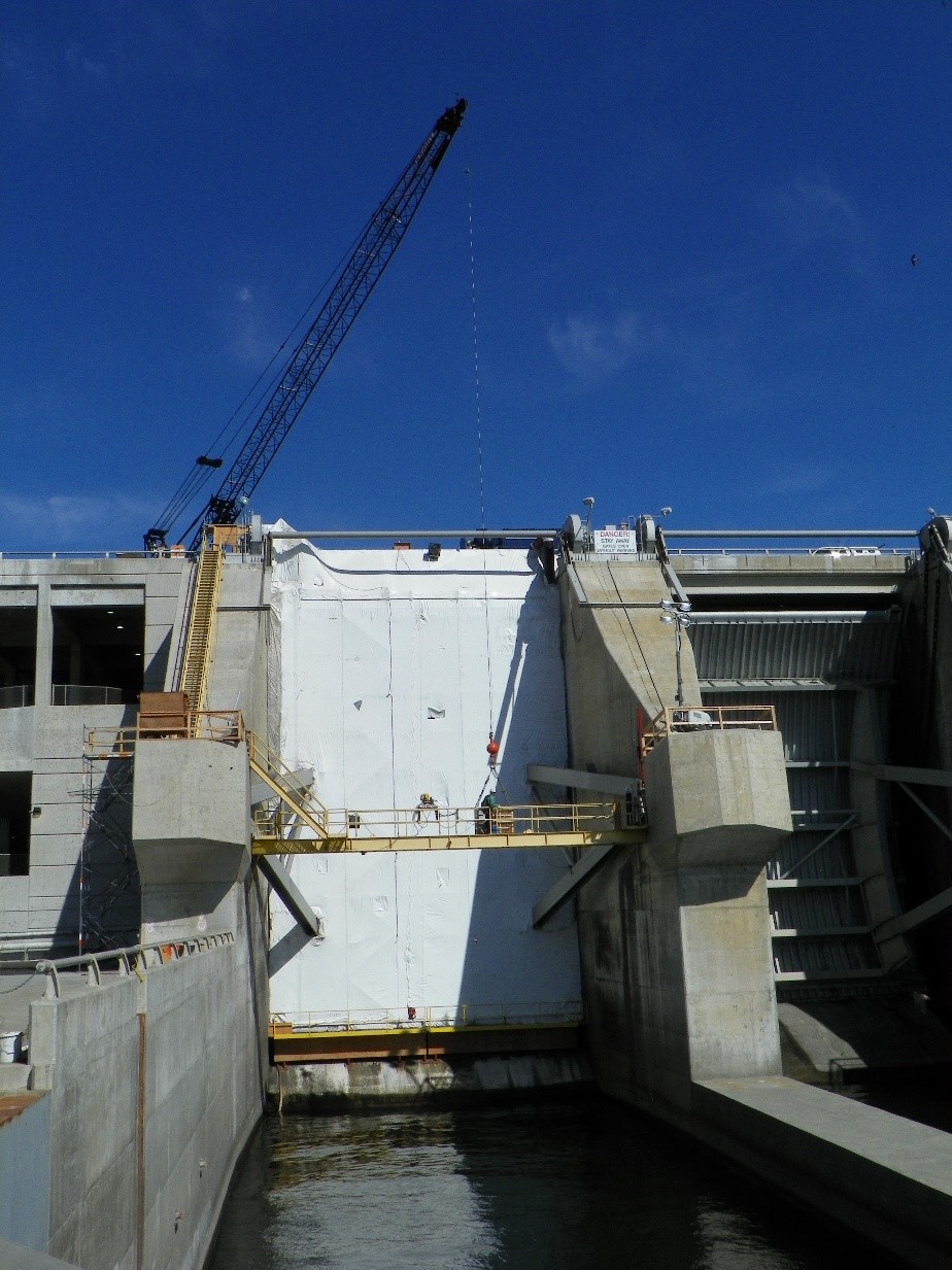 Wanapum Dam Spillway Tainter Gate Trunnion Repairs and Repainting, 2017